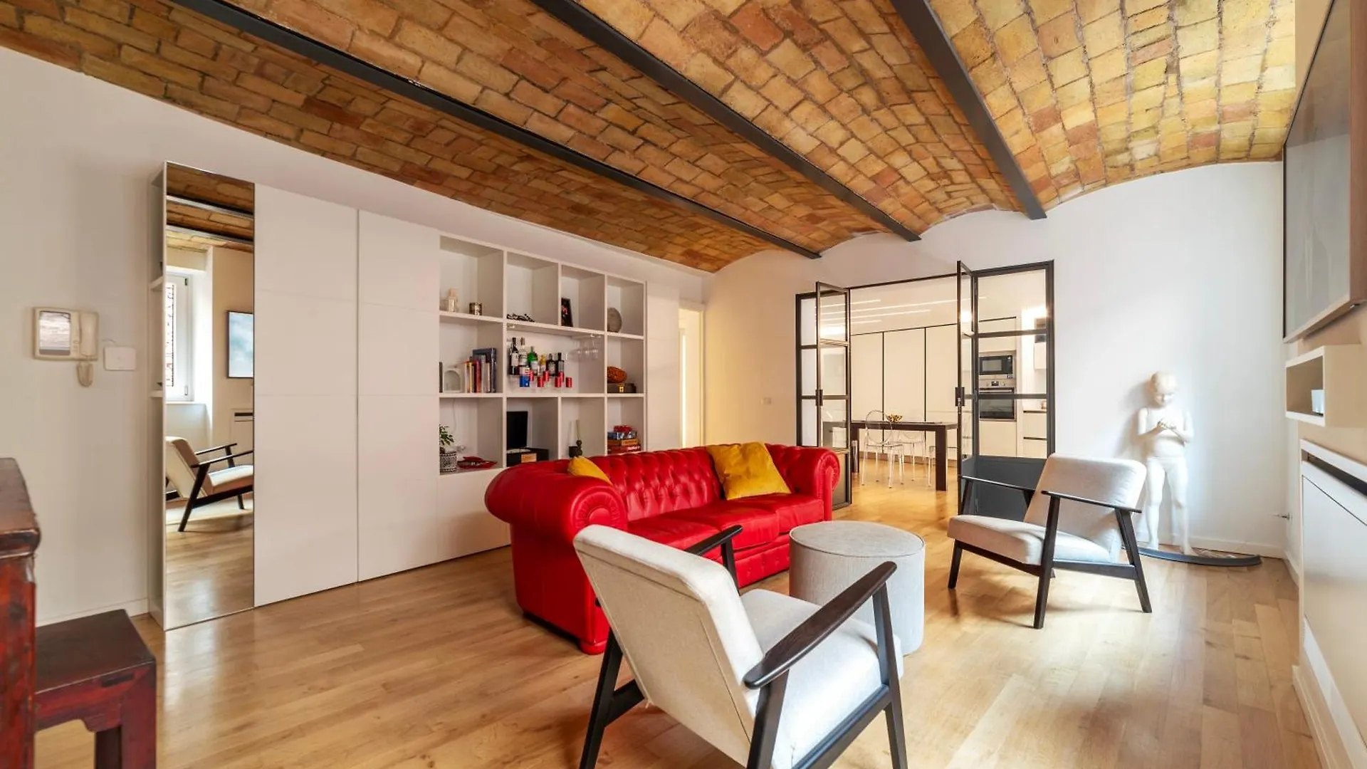 Luxury 3 Beds 3 Baths, Few Steps From City Center