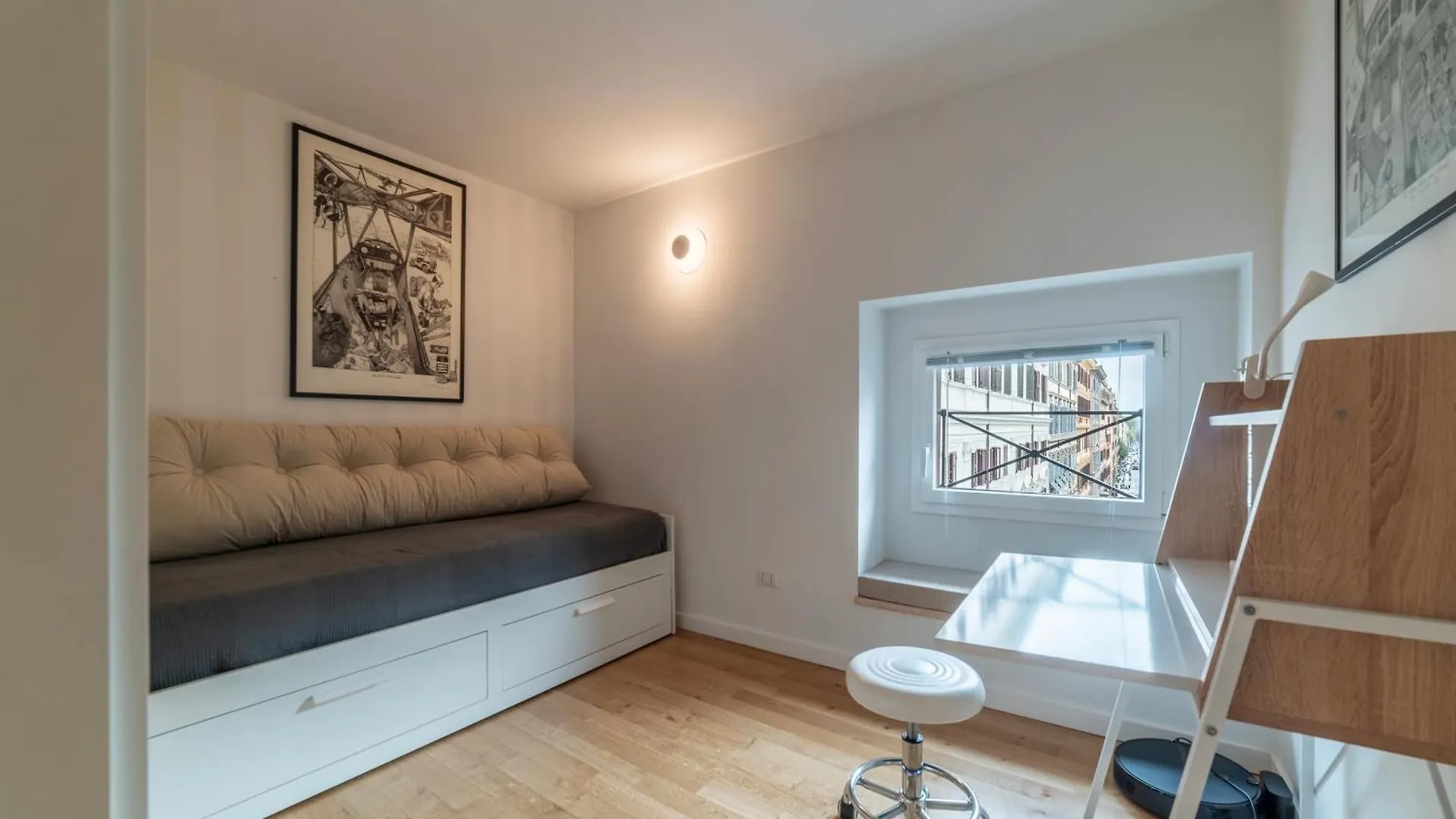 Luxury 3 Beds 3 Baths, Few Steps From City Center 0*, Rome Italy