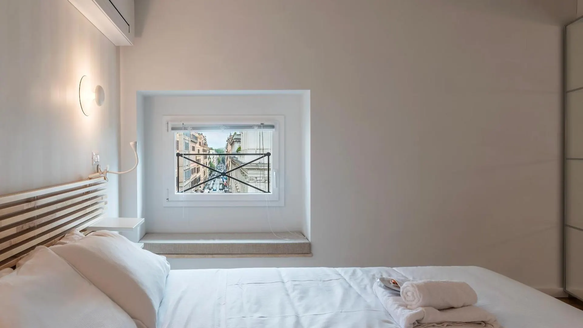Luxury 3 Beds 3 Baths, Few Steps From City Center Apartment Rome
