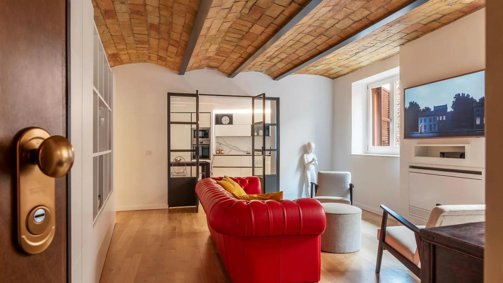 Luxury 3 Beds 3 Baths, Few Steps From City Center