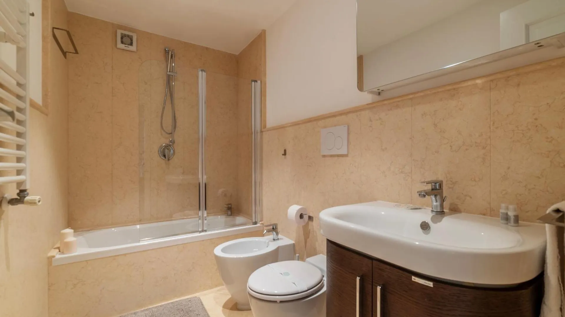 Luxury 3 Beds 3 Baths, Few Steps From City Center 0*, Rome