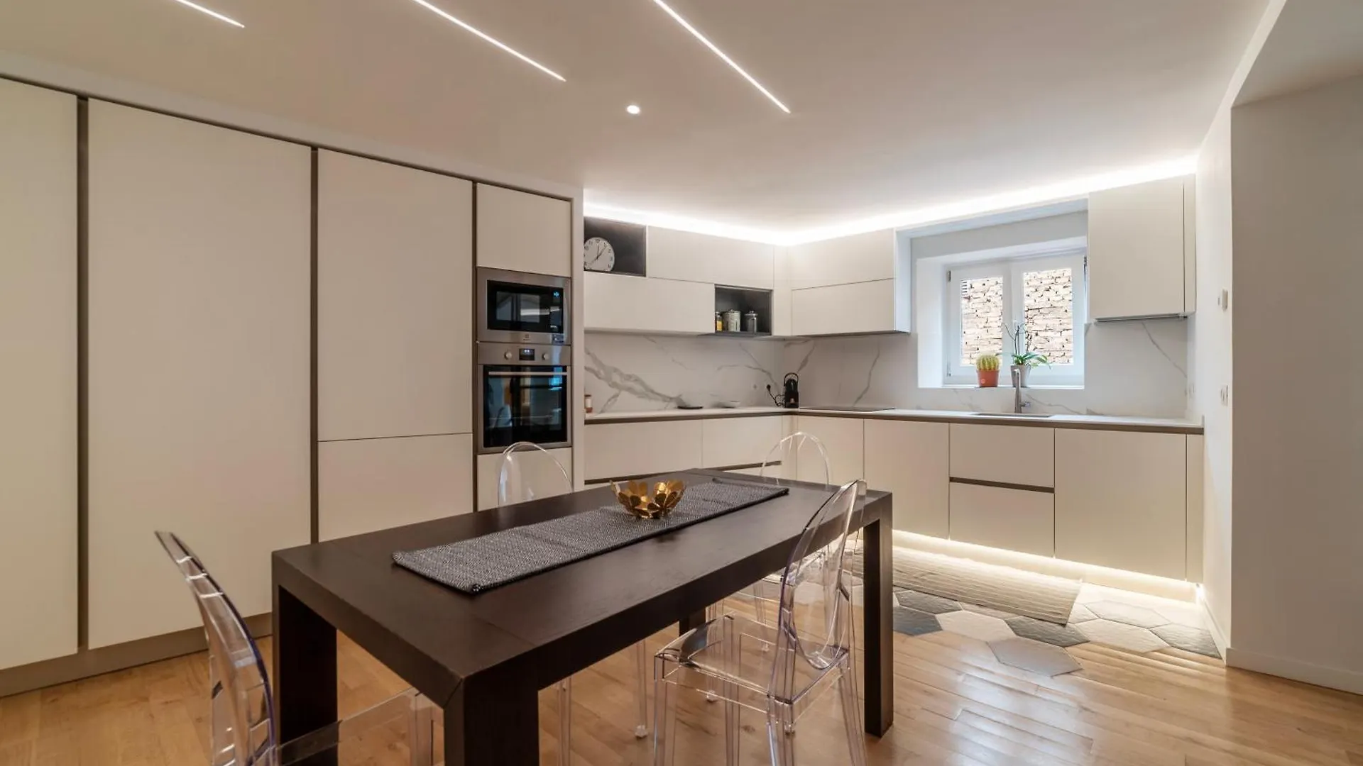 Luxury 3 Beds 3 Baths, Few Steps From City Center Italy