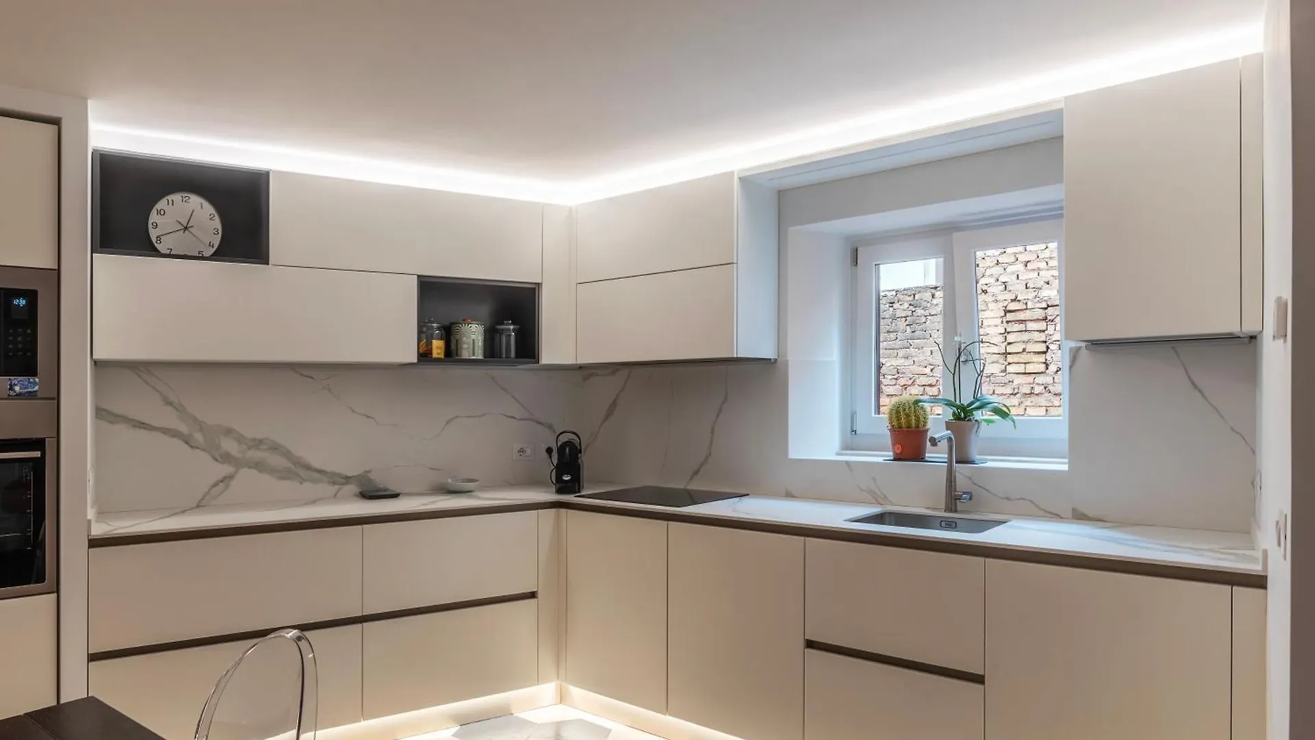 Apartment Luxury 3 Beds 3 Baths, Few Steps From City Center Italy